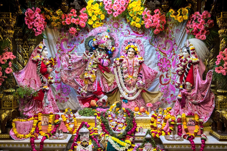 பிருந்தாவன கிருஷ்ணனும் பகவத்கீதைக் கிருஷ்ணனும்!